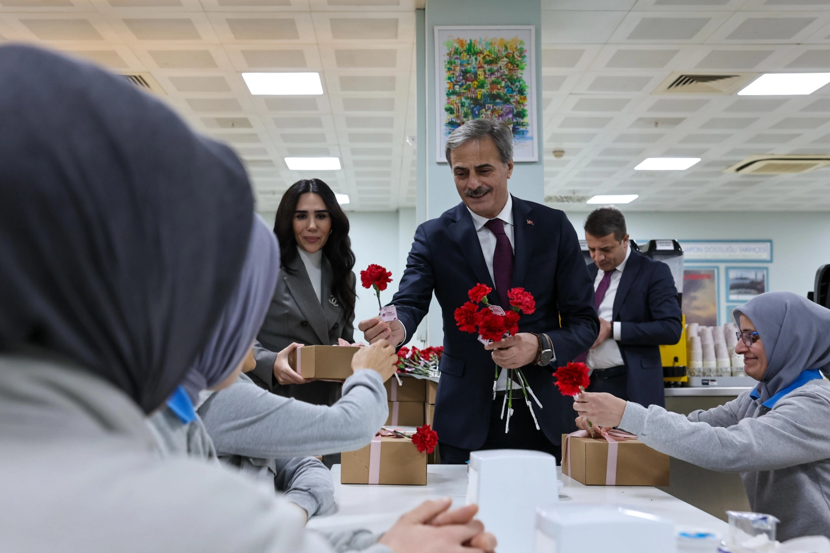 Sakarya Hendek'te emekçi kadınlara konuk oldu 