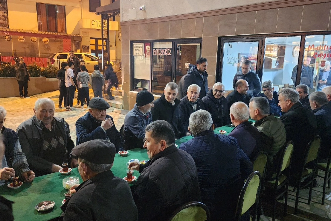 Kocaeli Gölcük'te Başkan Sezer vatandaşlarla bir arada 
