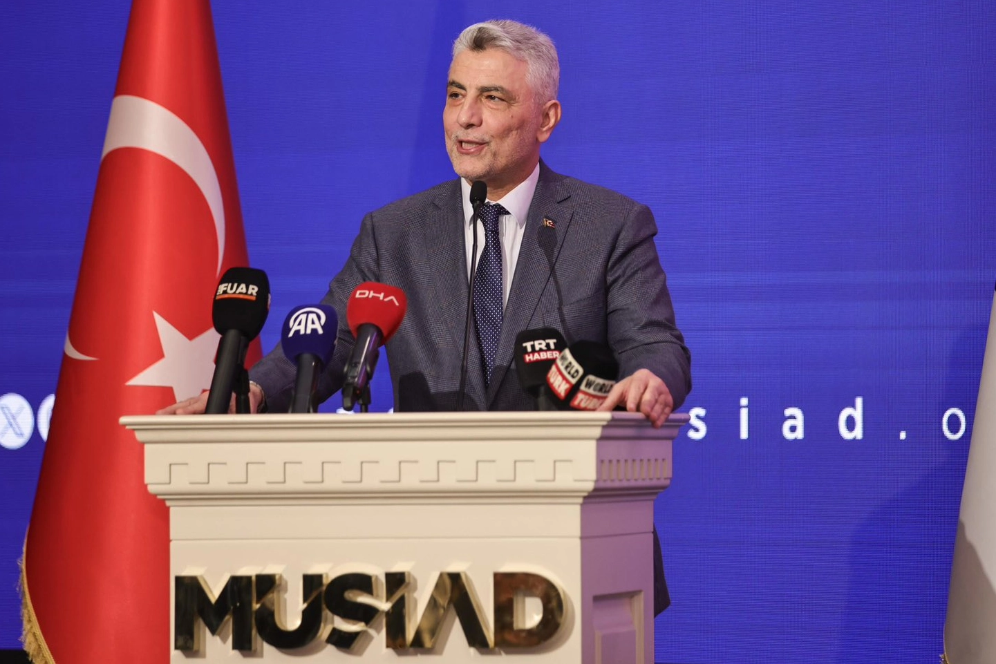 Bakan Bolat: Kent lokantasına değil, Vedat Milor'a soruldu! 
