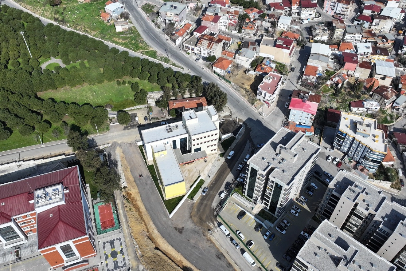 İzmir Karabağlar'da Uzundere dönüşerek gelişiyor 