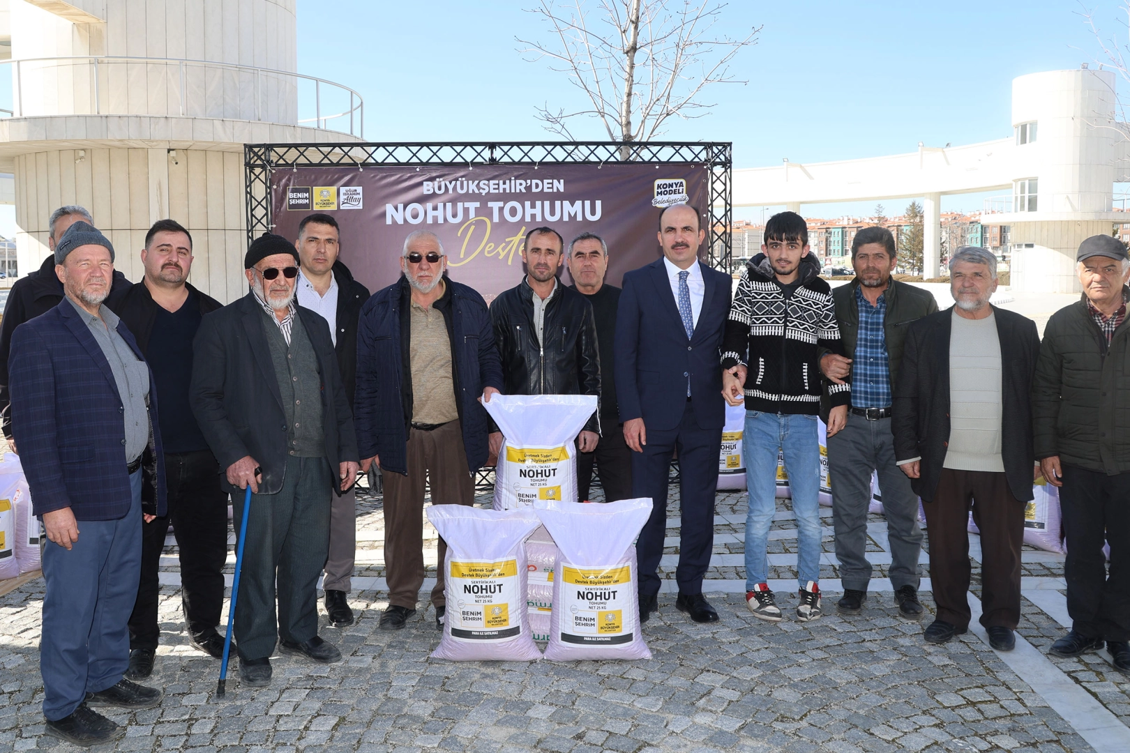 Konyalı çiftçiye destek sürüyor 