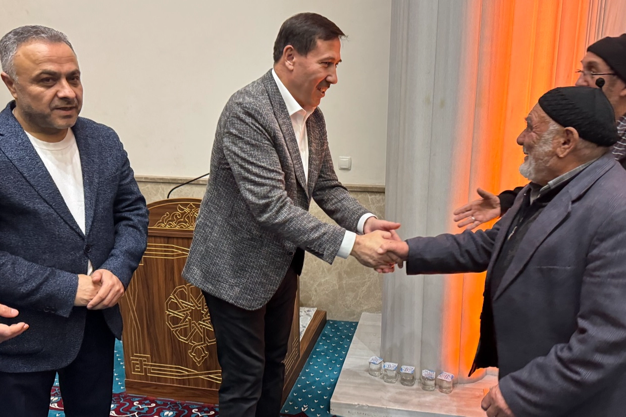 Başkan Kılca Ramazan’ın bereketini vatandaşlarla paylaşıyor 