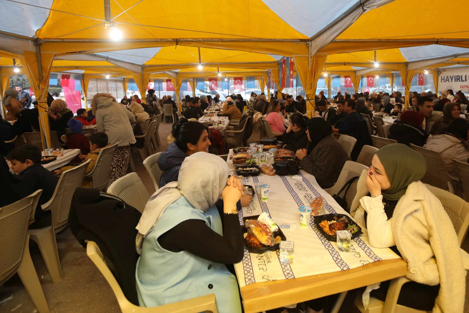 Gaziantep'te dört noktada sıcak yemek ikramı 
