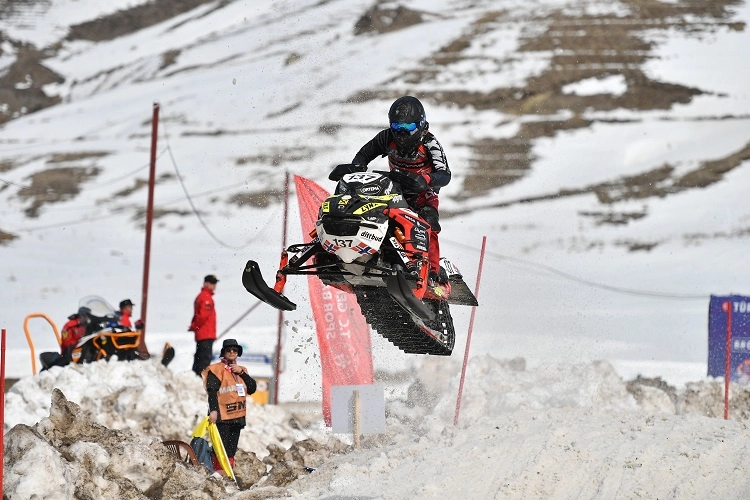 Dünya Snowcross Şampiyonası Erciyes'te start aldı 