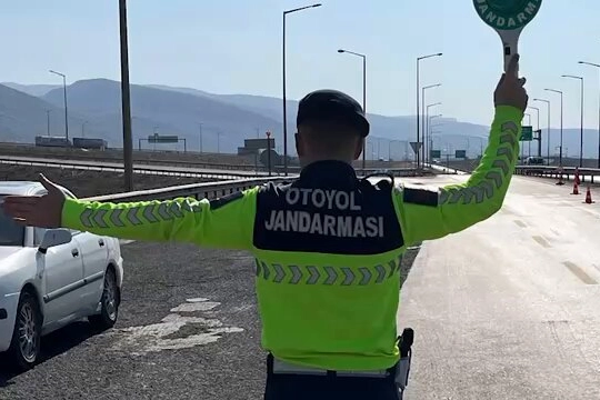 Trafikte yasak çakarlar yakın takipte 