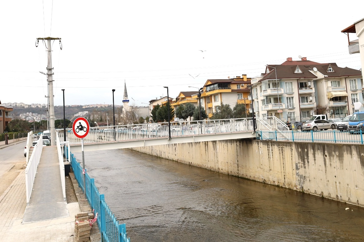 Kocaeli'de Akarca Yaya Köprüsü'ne engelli rampası 