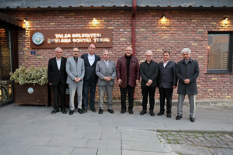 Mehmet Özhaseki İkram Sofrası'nda 