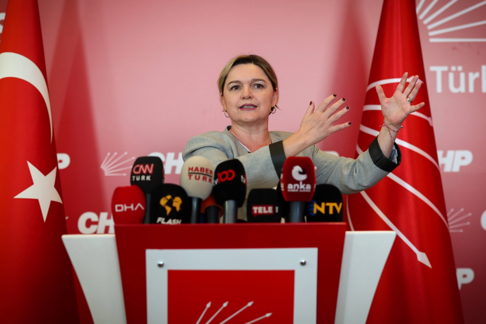 CHP ön seçimde oy kullanma saatini uzattı 
