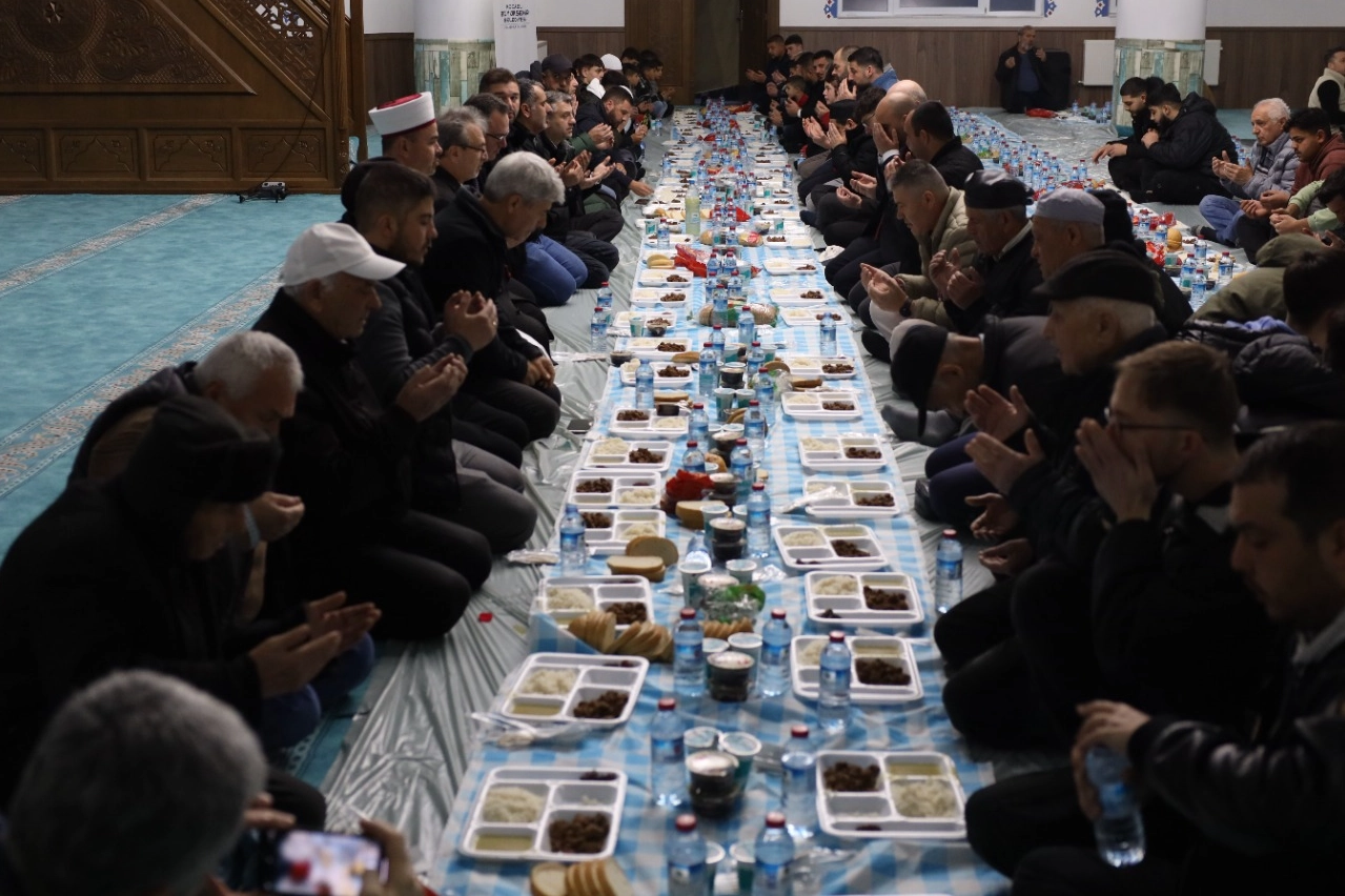 Kocaeli Büyükşehir’in iftar sofrası bu kez Balkanlarda kuruldu 