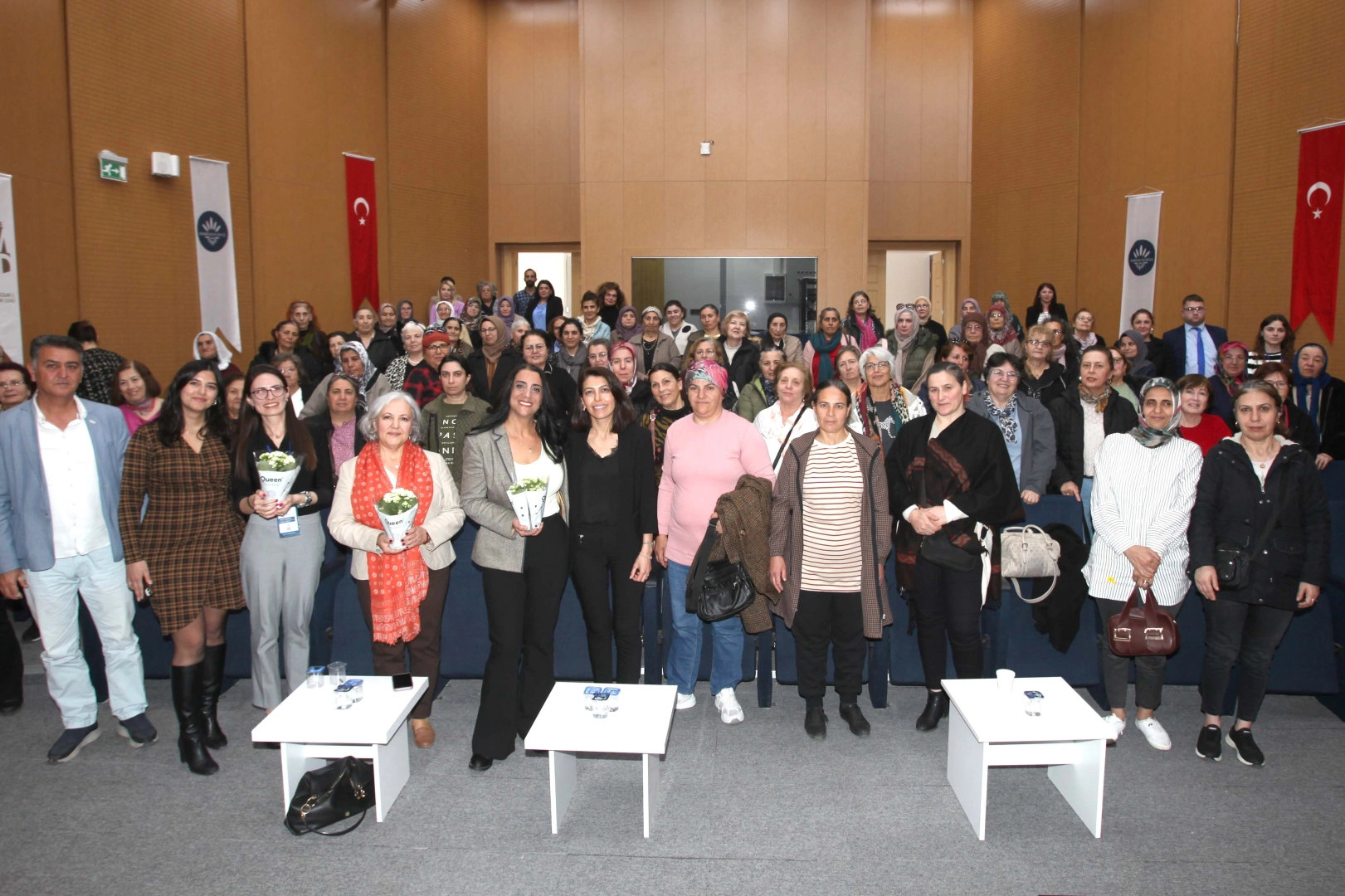 İzmir Karabağlar'da 'Güvenli Yaşlanma' buluşması 