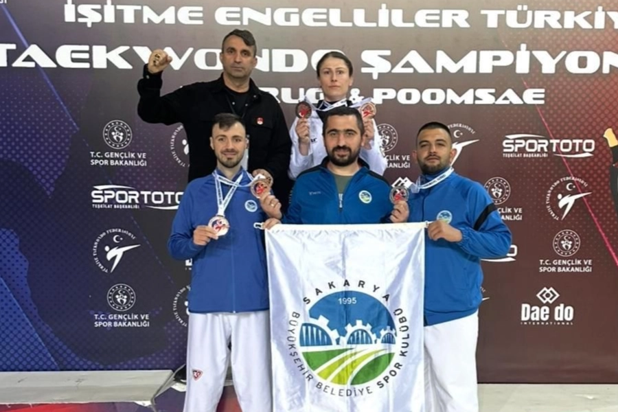 Sakaryalı taekwondocular Antalya’da doludizgin 