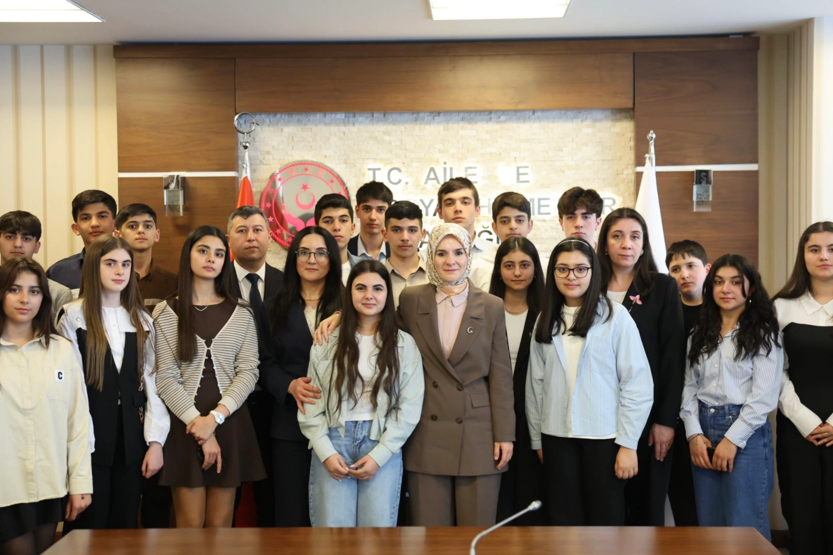 Bakan Göktaş Karabağ şehitlerinin çocuklarıyla buluştu 