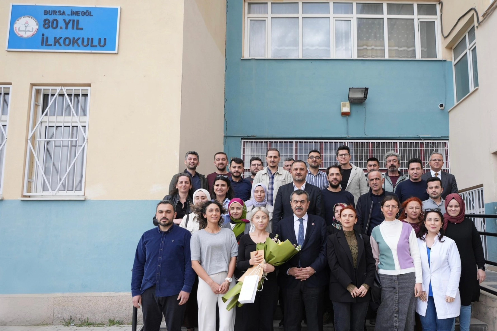 Bursa İnegöl'de Gülfidan öğretmene Bakan Tekin'den sürpriz kutlama 
