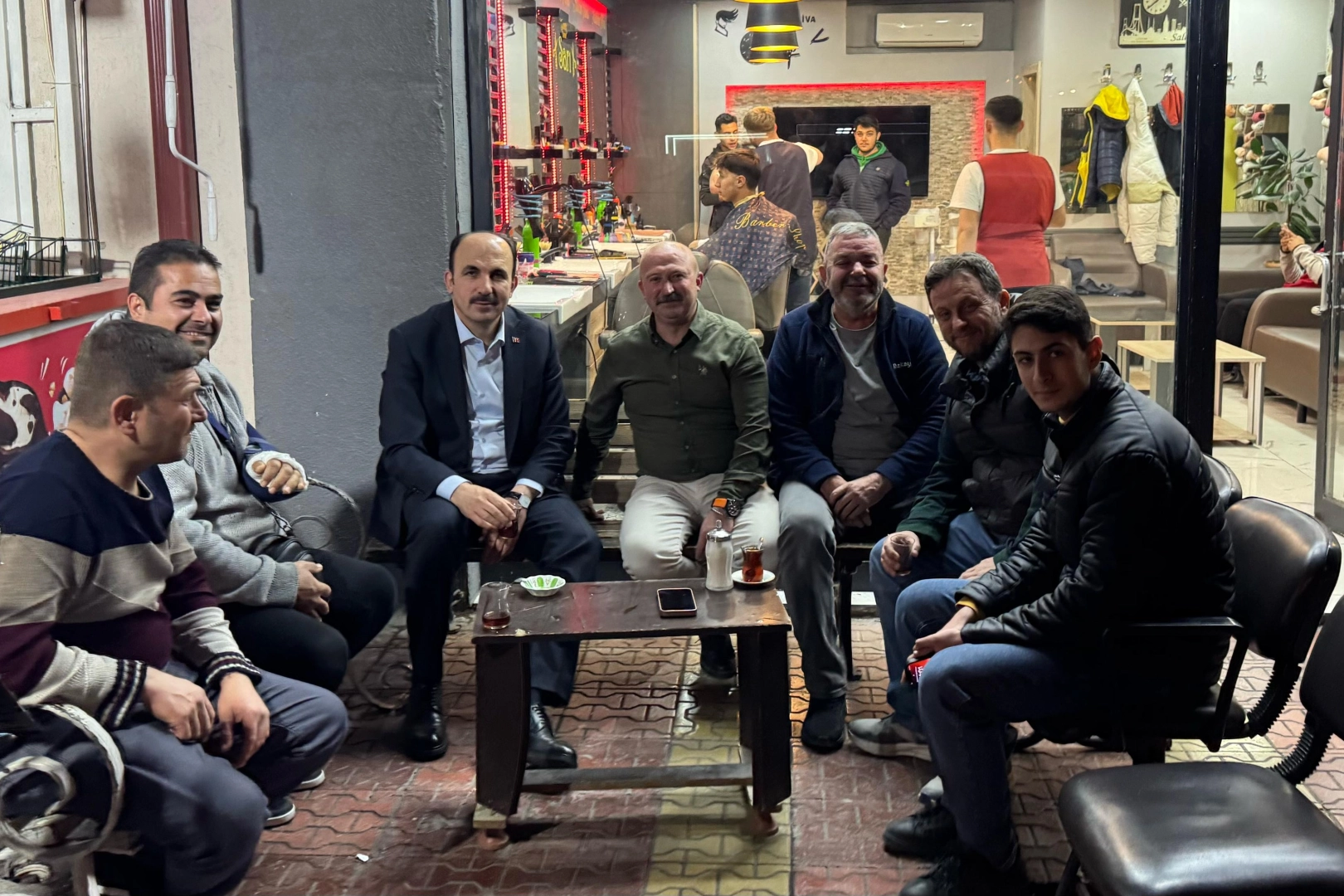 Başkan Altay esnafların çay davetine katıldı 