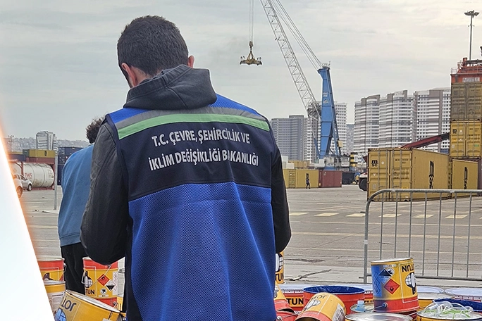 İzmir Körfezi'ni kirleten firmaya 8,3 milyon TL ceza 