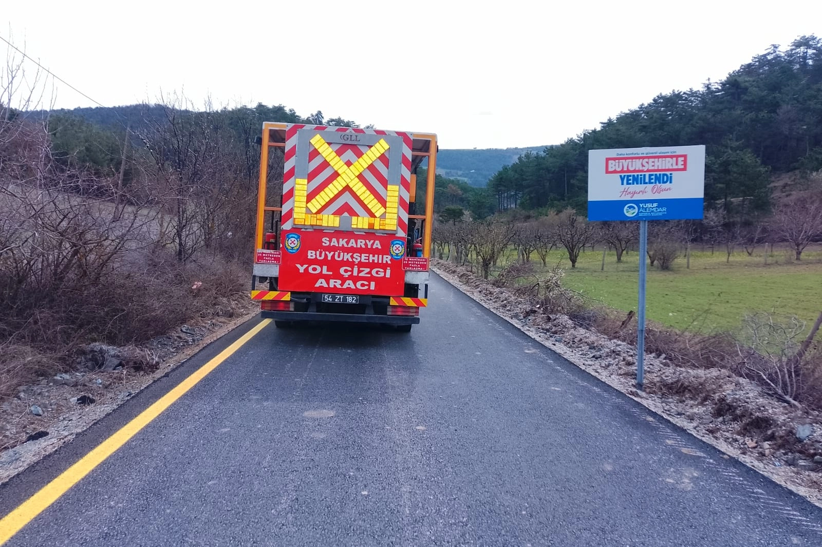 Sakarya Büyükşehir'den kırsal yollarda çizgi mesaisi 