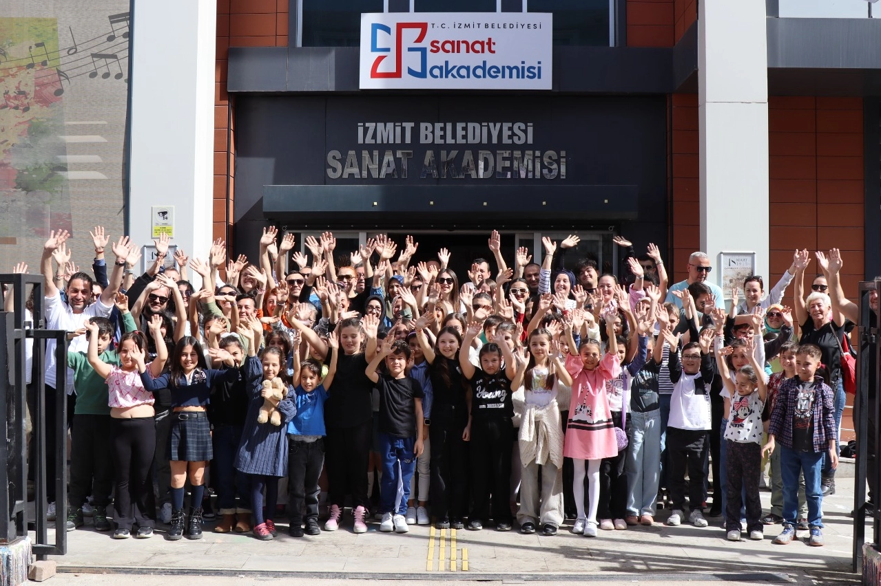 İzmit Belediyesi Sanat Akademisi tiyatro sahnesini büyütüyor 