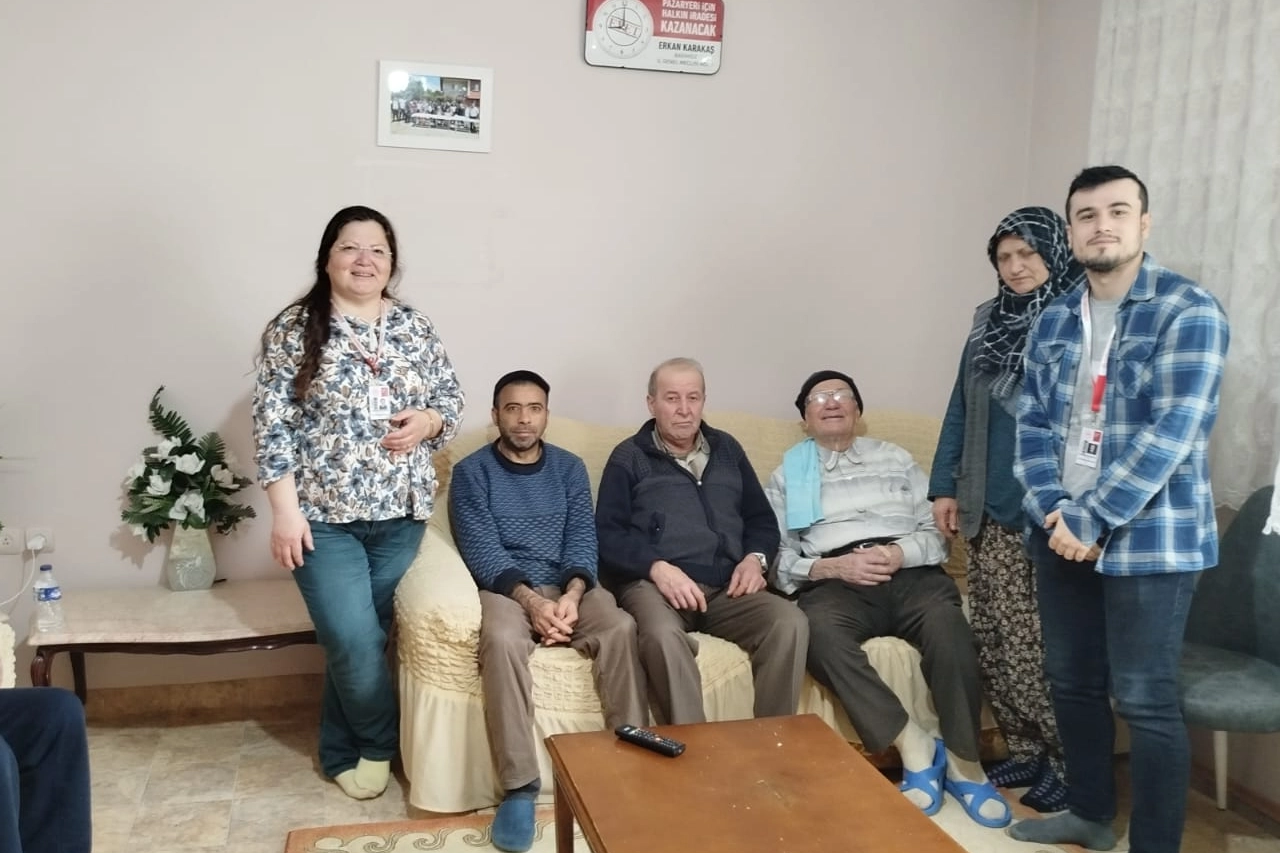 Bilecik Pazaryeri’nde Yaşlılara Moral Ziyareti 