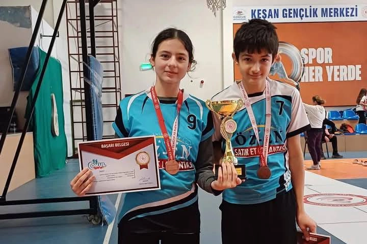 Edirne'de Yenimuhacır Ortaokulu’ndan gururlandıran başarı 