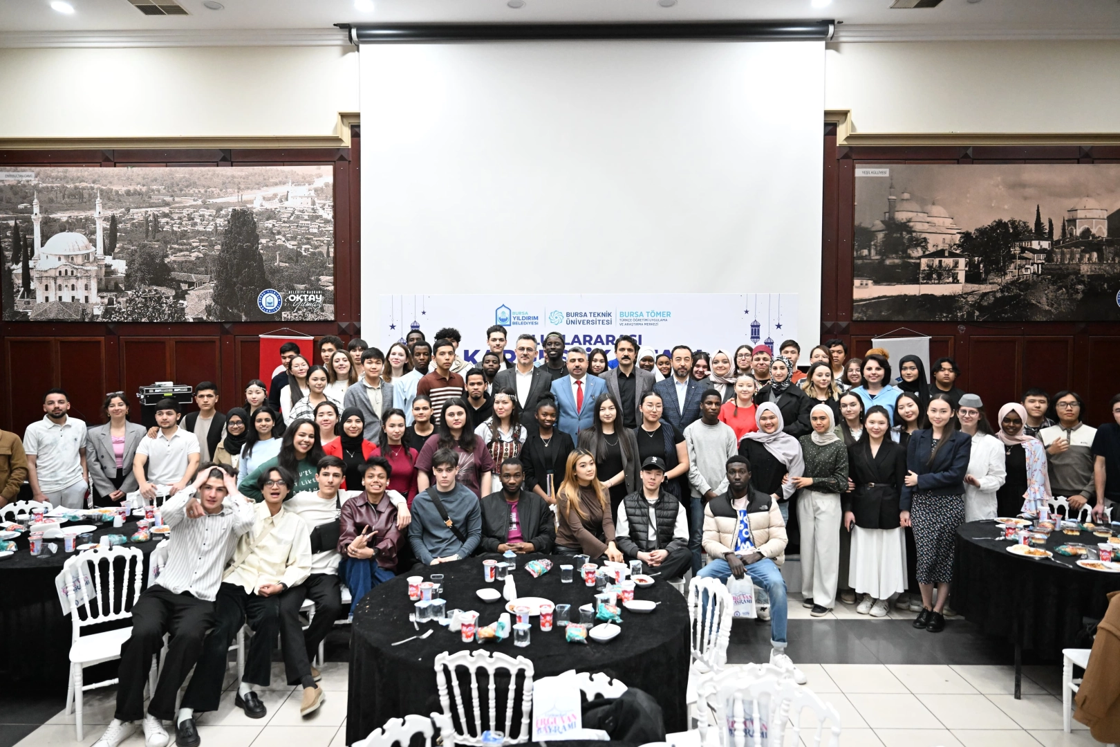 Yıldırım Belediyesi, uluslararası öğrencileri iftarda buluşturdu 