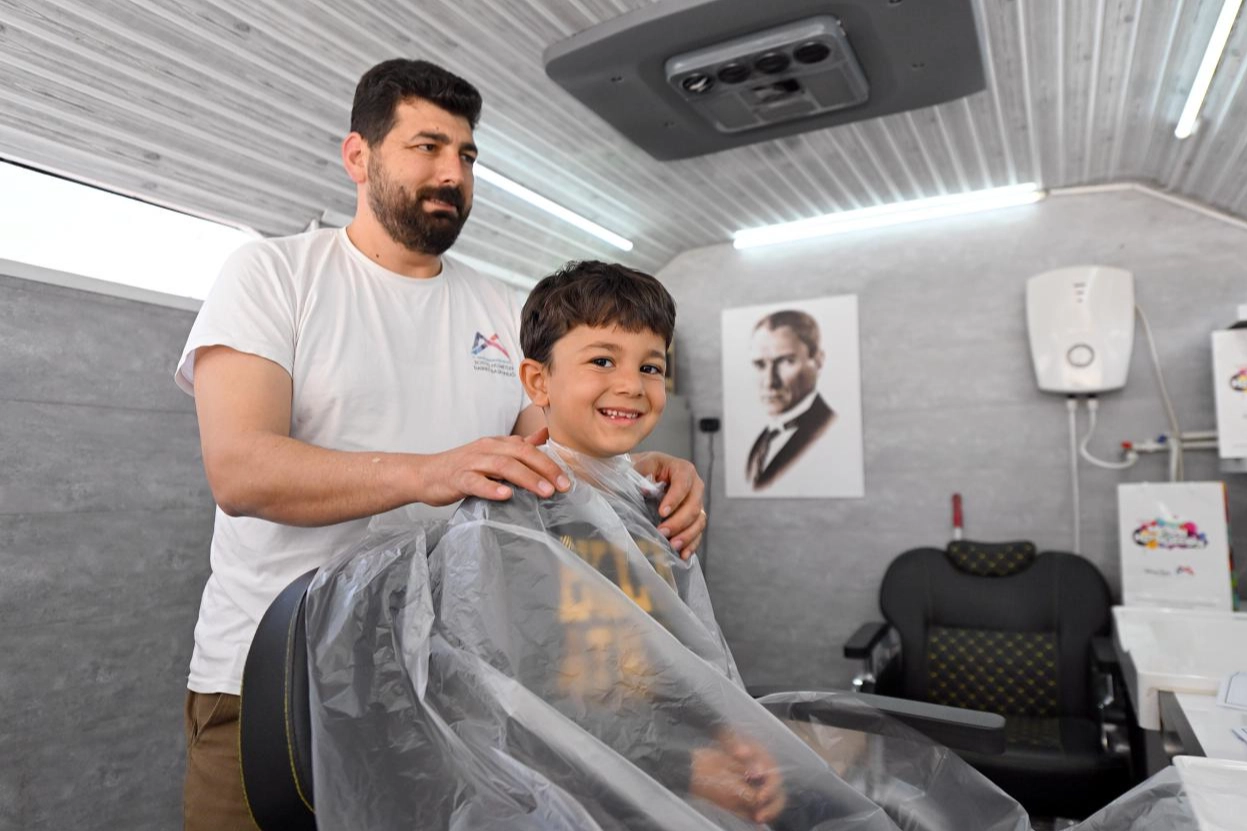 Mobil Kuaför aracından bayram traşı 