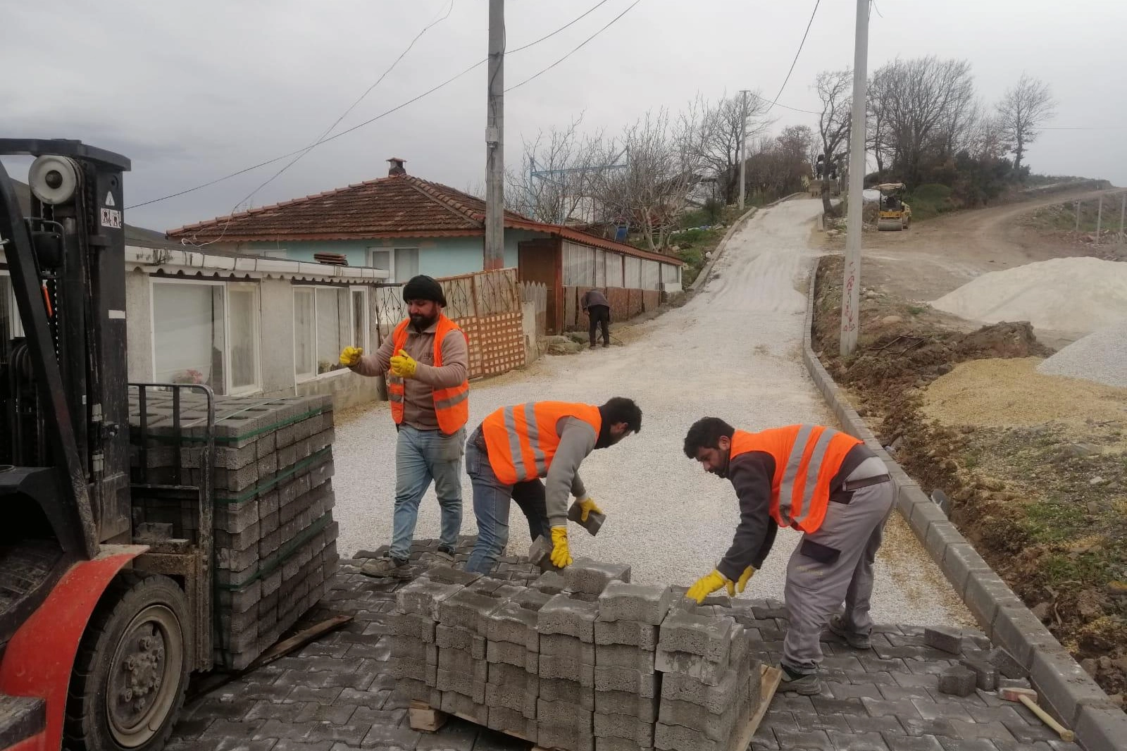 Kocaeli Karamürsel’e 35 bin metrekare parke yol 