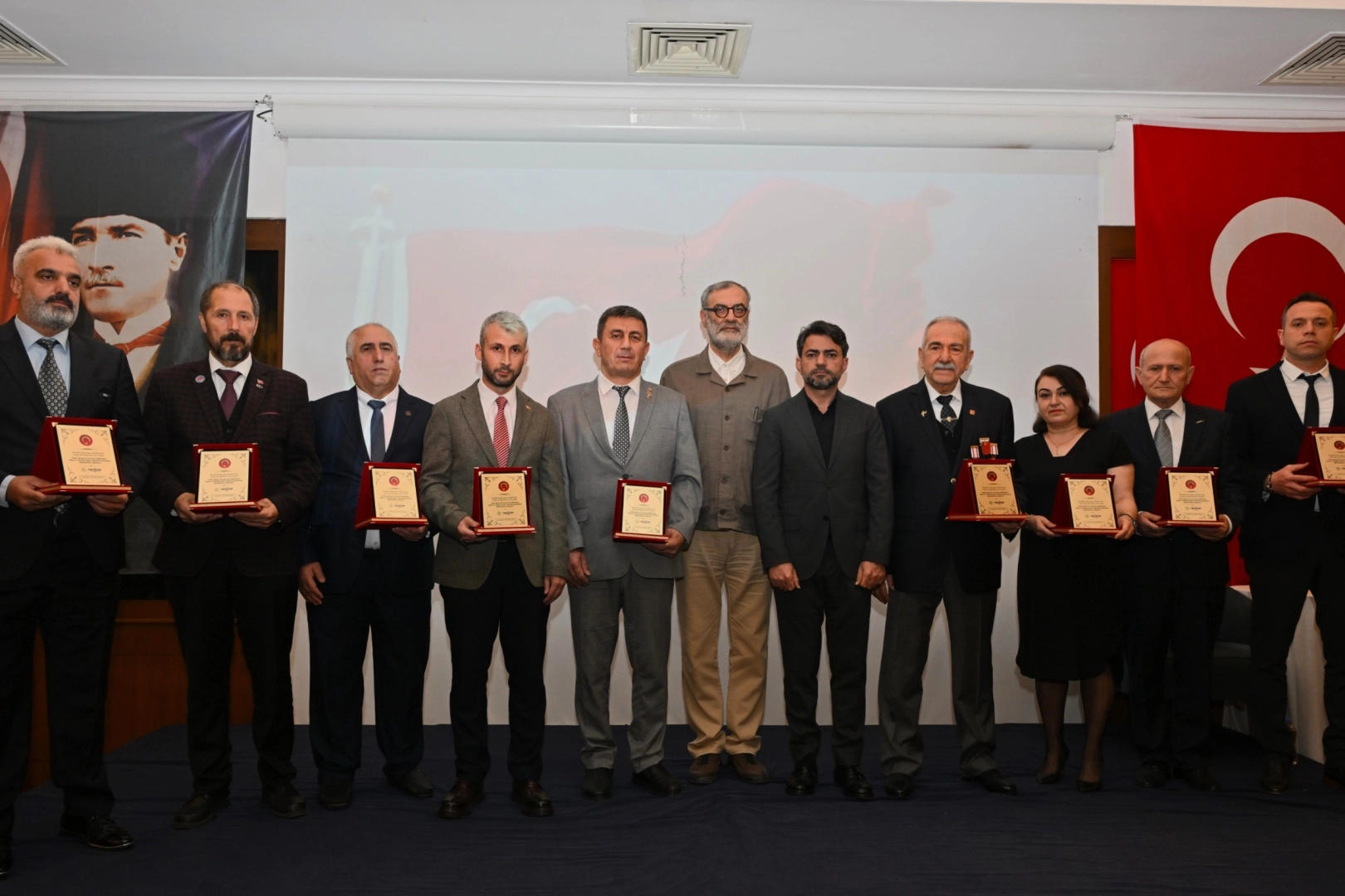 Manisa'da ayın son buluşması şehit aileleri ve gazilerle 