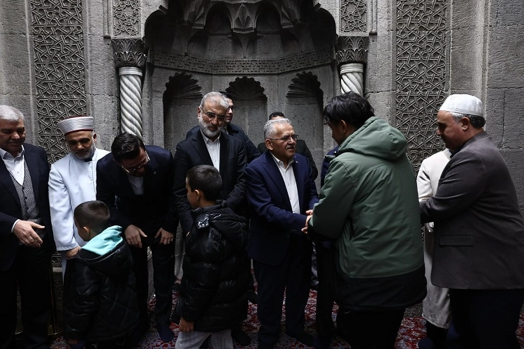 Memduh Büyükkılıç Kayserililerle bayramlaştı 