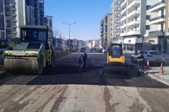 Erzurum Büyükşehir asfalt sezonunu açtı 