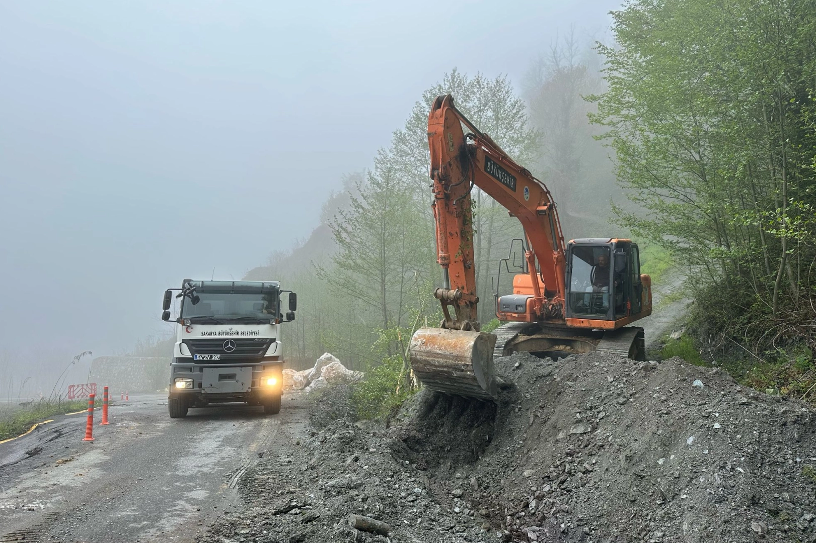 Sakarya'dan heyelan bölgesine anında müdahale 