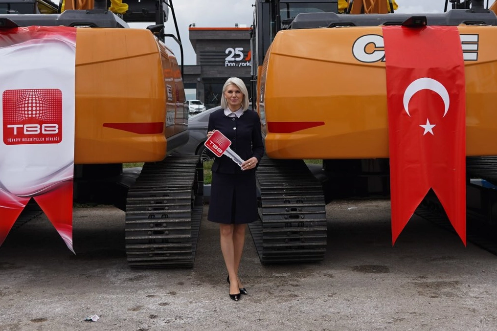 Bilecik Belediyesi'ne hibe ekskavatör kazandırıldı 