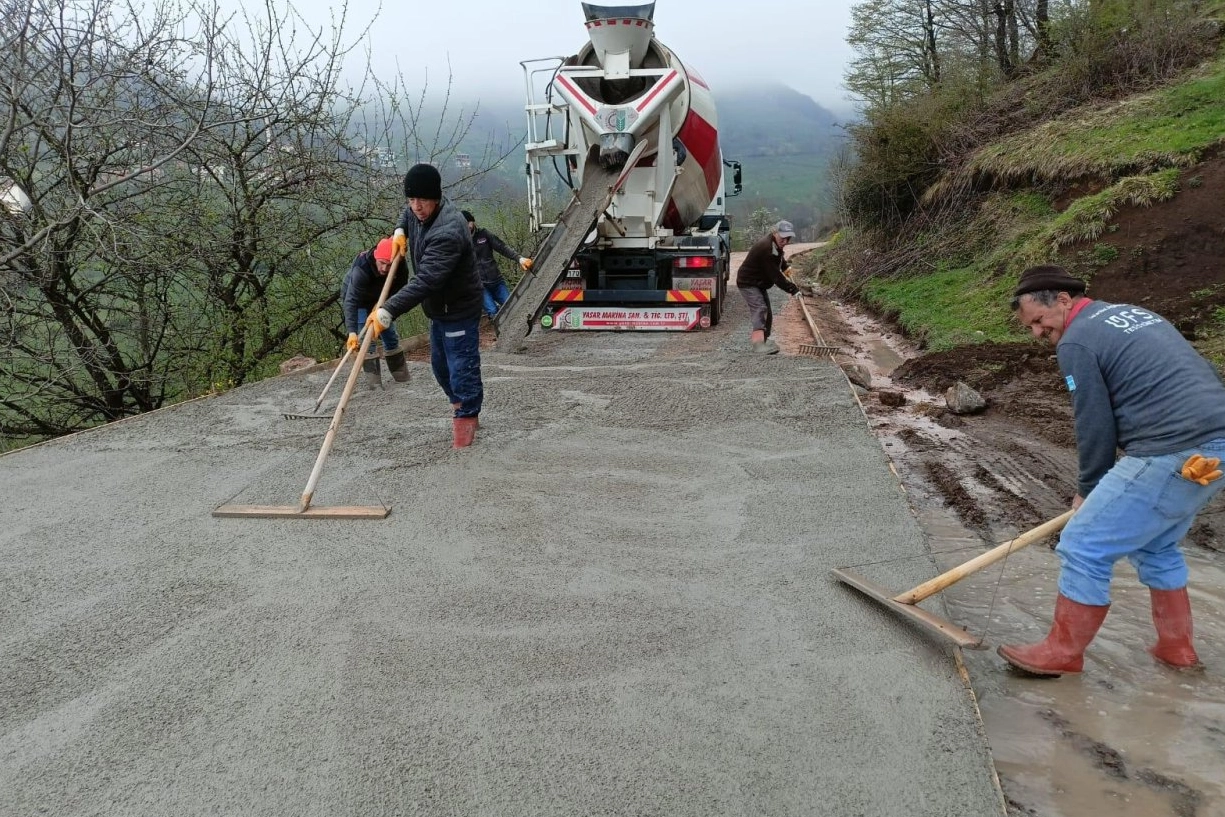 Ordu Aybastı’ya beton yol çalışması 
