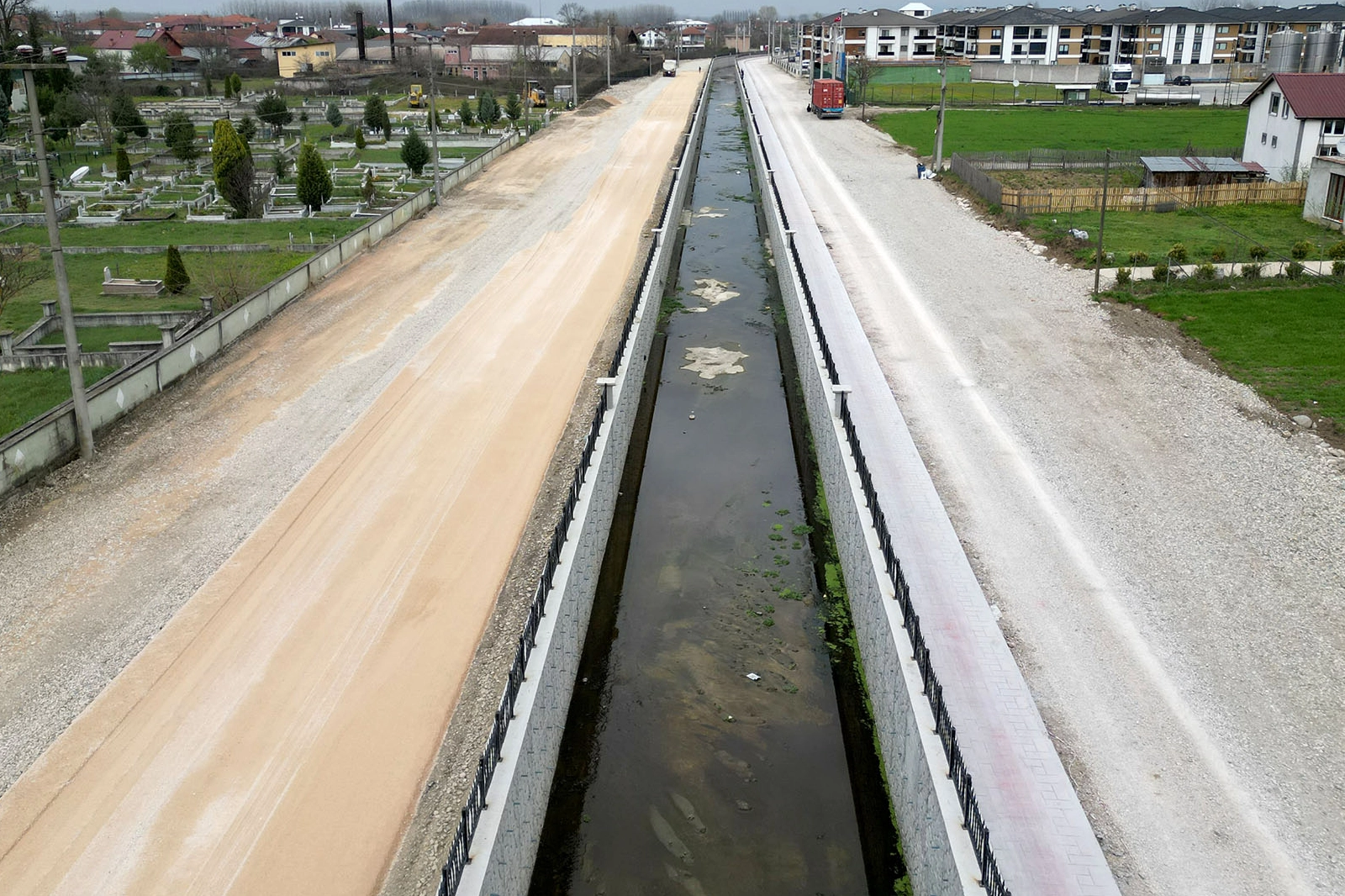 Karacasu’nun yeni cadde ve yaşam alanı hızla tamamlanıyor 