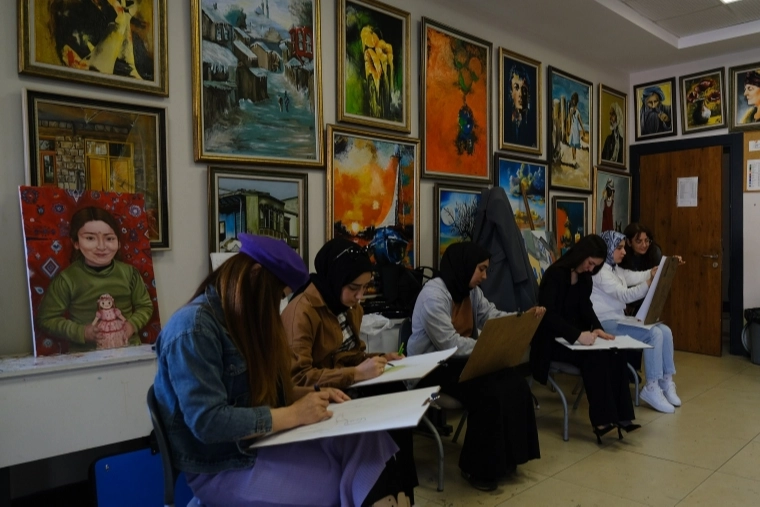 Diyarbakır'da ücretsiz kültür kursları sürüyor 