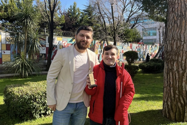 Ödül almaya engel yok! 