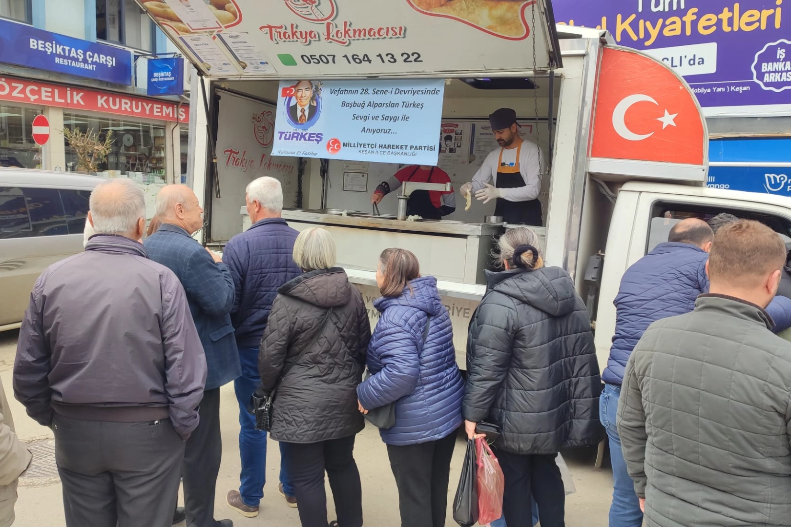 Edirne Keşan'da MHP'den Türkeş'e hayır lokması 