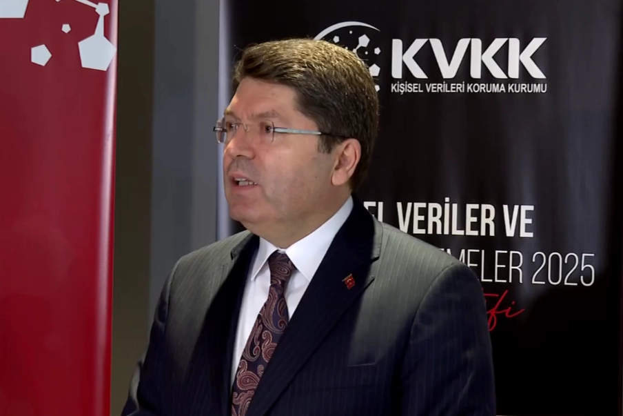 Bakan Tunç'tan 'çıplak arama' iddialarına yanıt 