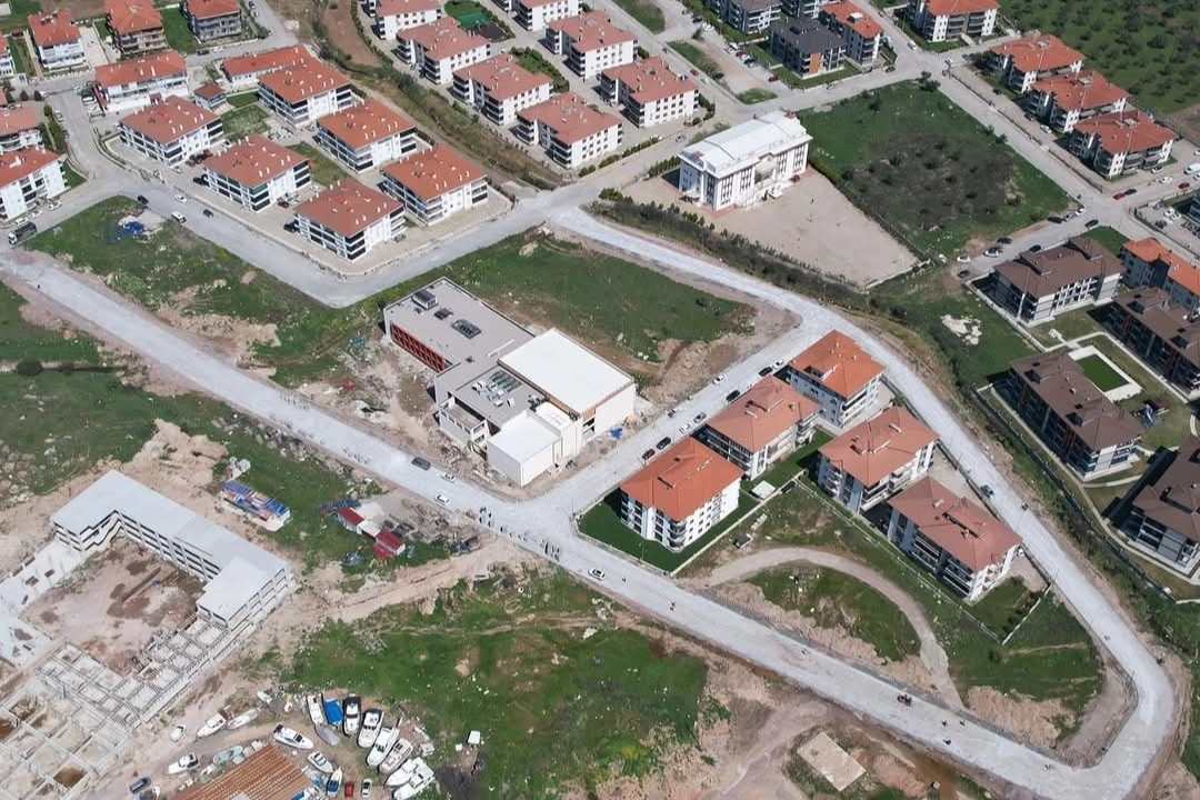 Balıkesir'de yol yapım çalışmaları hızlandırıldı 