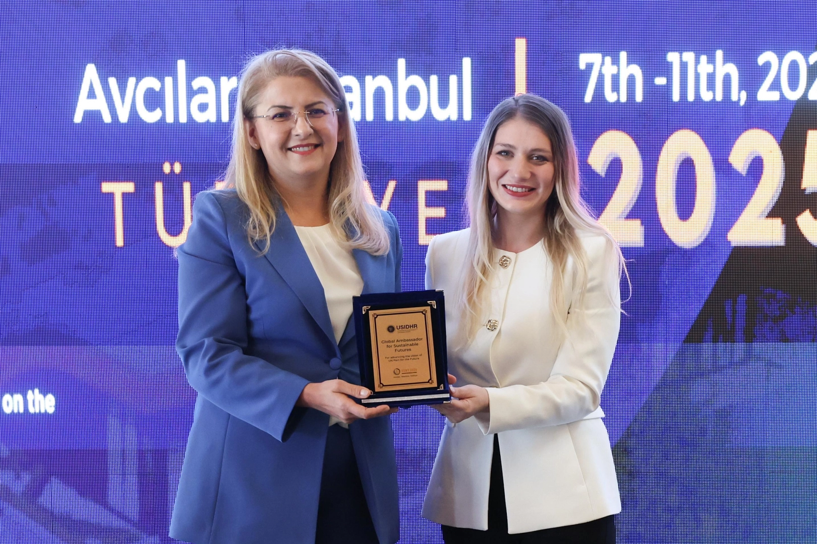Başkan Ovalıoğlu kadın ve gençlik zirvesinde konuştu 