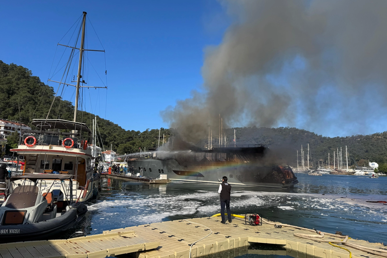 Muğla Büyükşehir'den Fethiye’deki yangına hızlı müdahale 