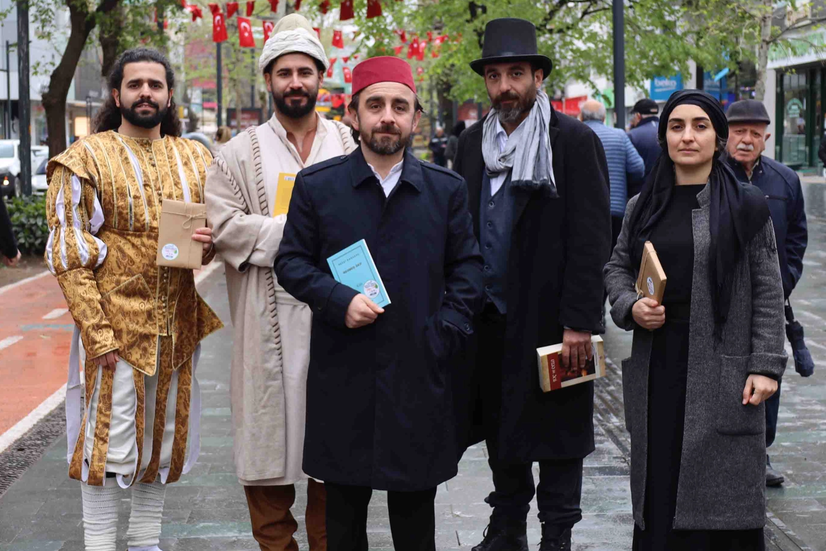 Roman kahramanlarını bildiler, kitapları kazandılar 