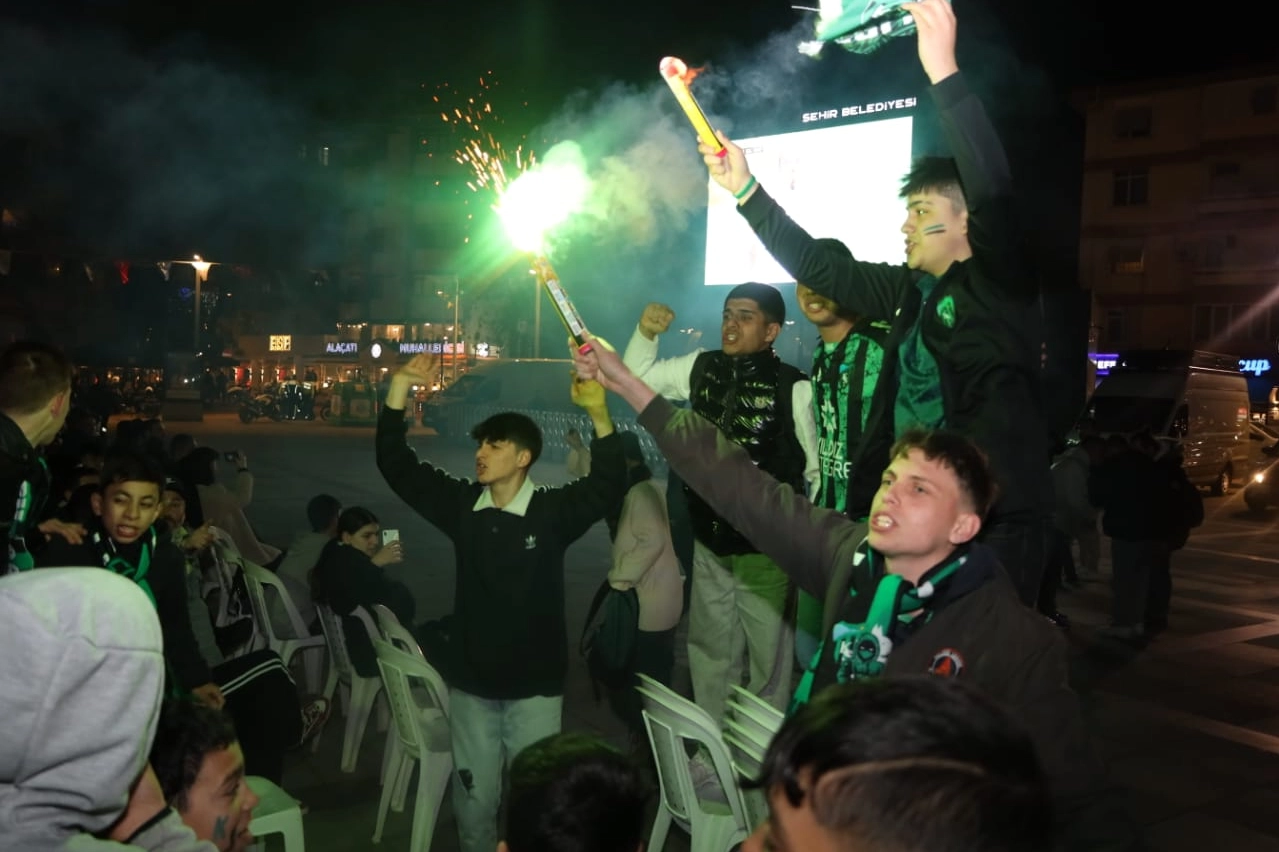 İzmit Kent Meydanı’nda yer Yeşil, gök Siyah 