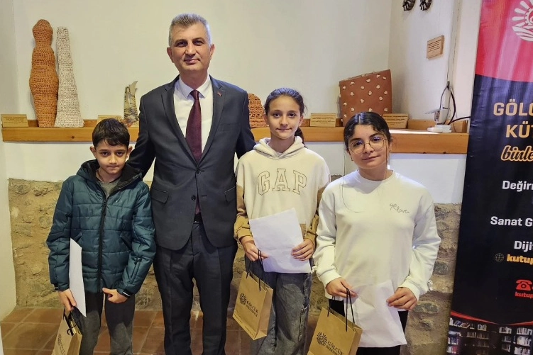En çok kitap okuyan öğrencileri ödüllendirildi 