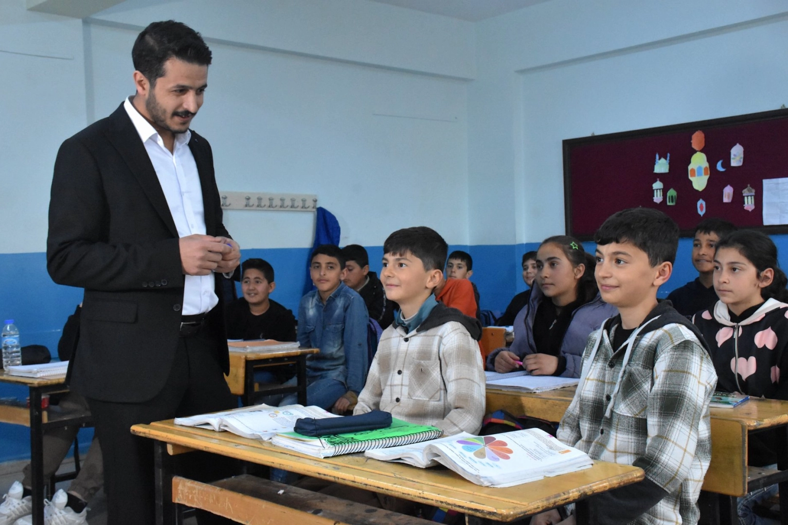 Vanlı öğretmen kardeşler aynı okulda geleceği şekillendiriyor 