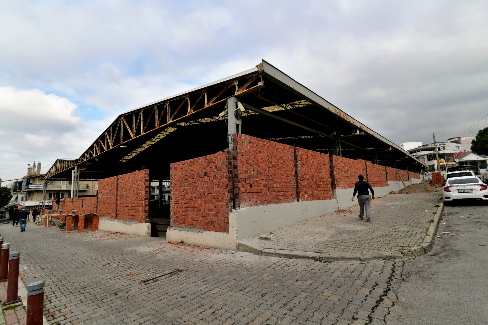 İzmir Bornova’da pazaryerlerine konfor geliyor 