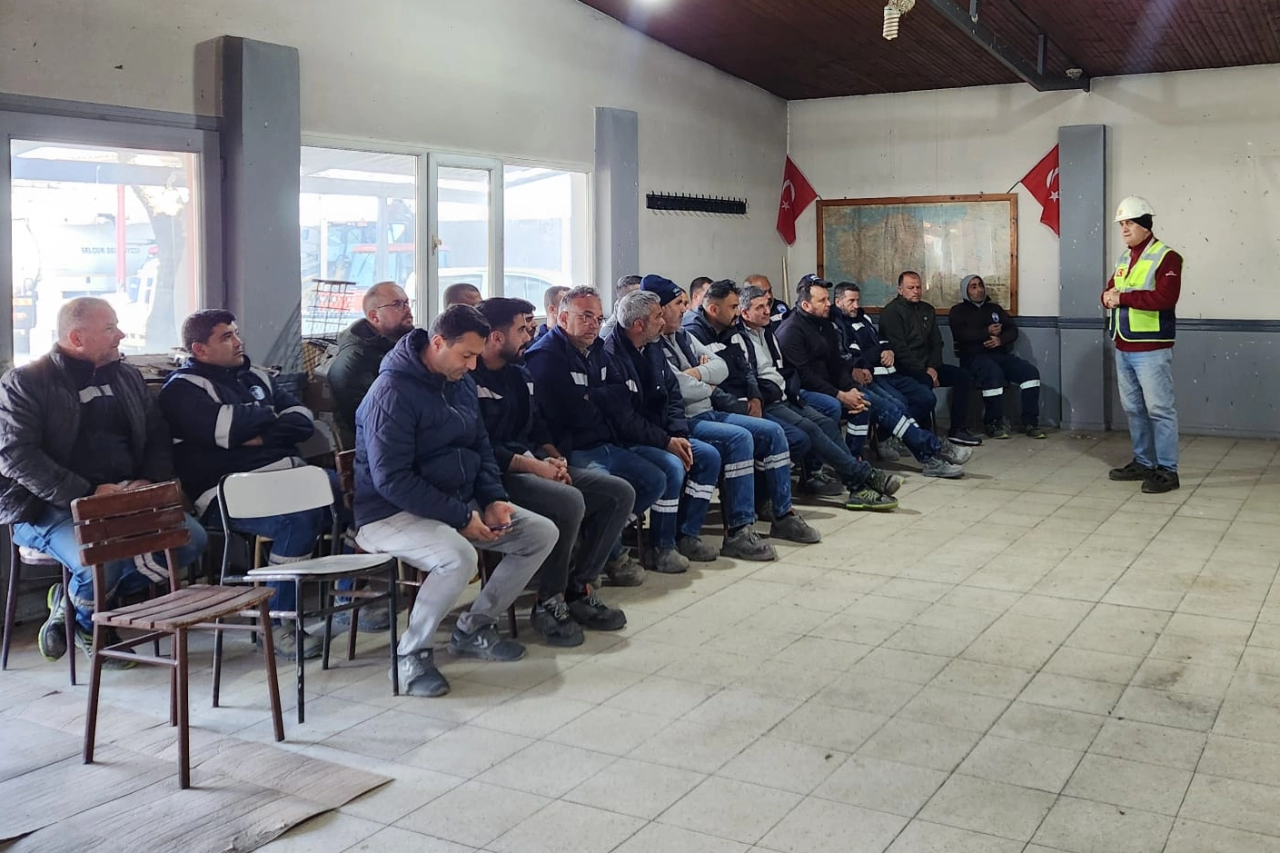 İzmir Selçuk'ta belediye personeline 'İş Sağlığı ve Güvenliği' eğitimi 