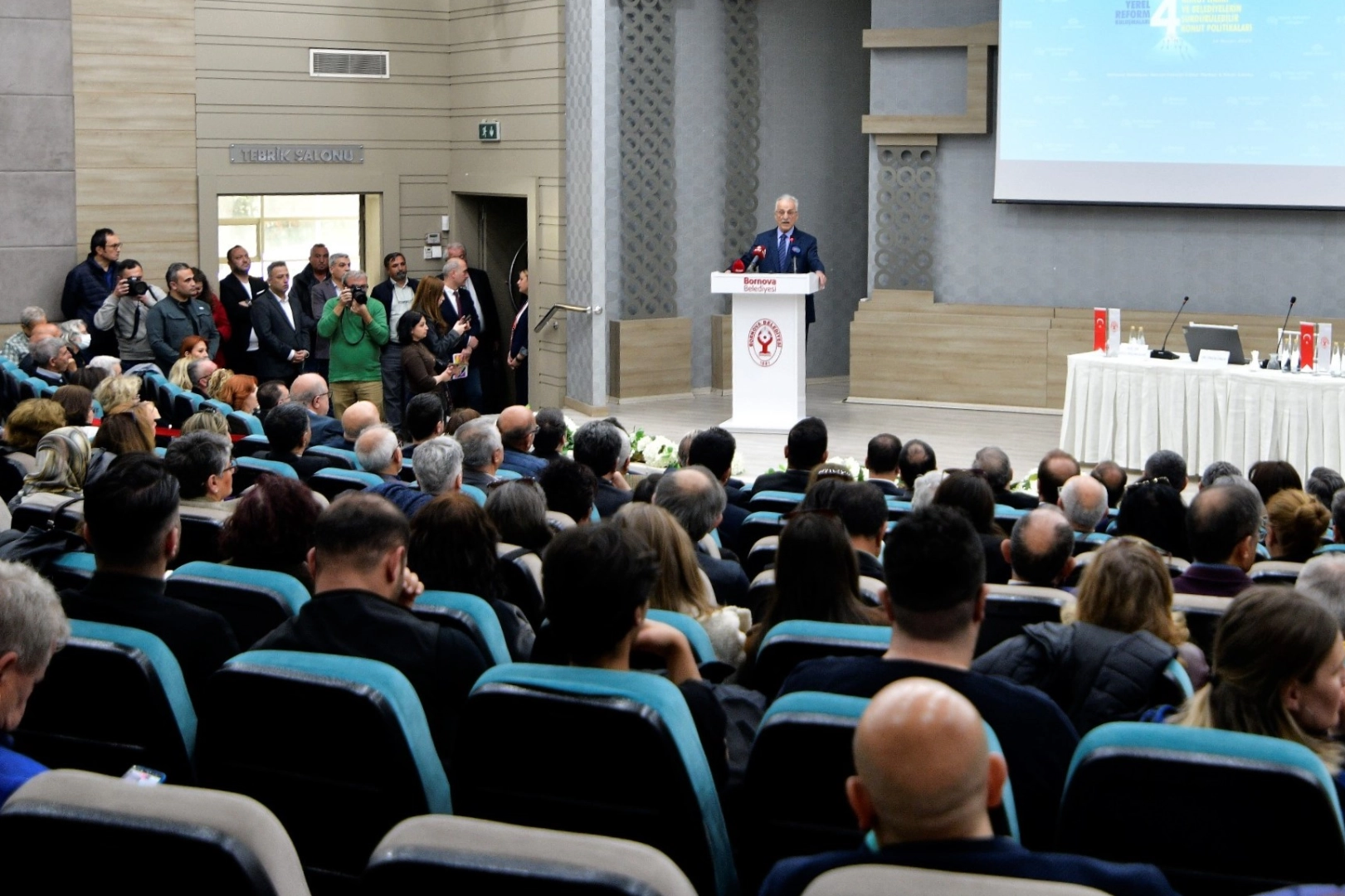Konut hakkı ve sürdürülebilir politikalar İzmir Bornova’dan değerlendirildi 