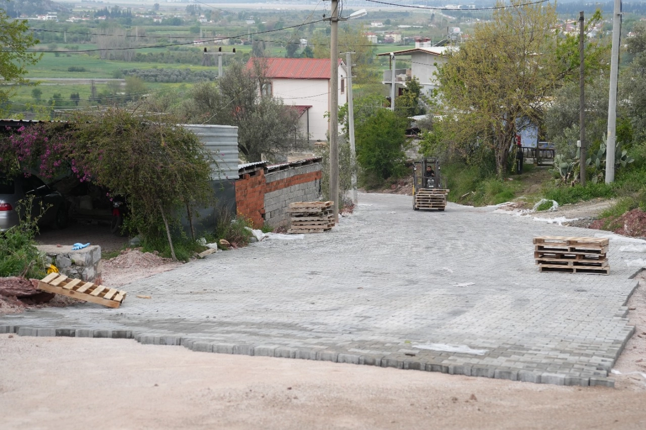 Muğla Dalaman'da Başkan Durmuş, parke çalışmalarını inceledi 