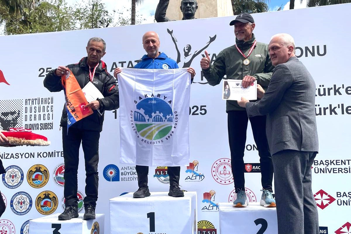 Sakaryalı başarılı atlet Alanya’da zirveye yükseldi 
