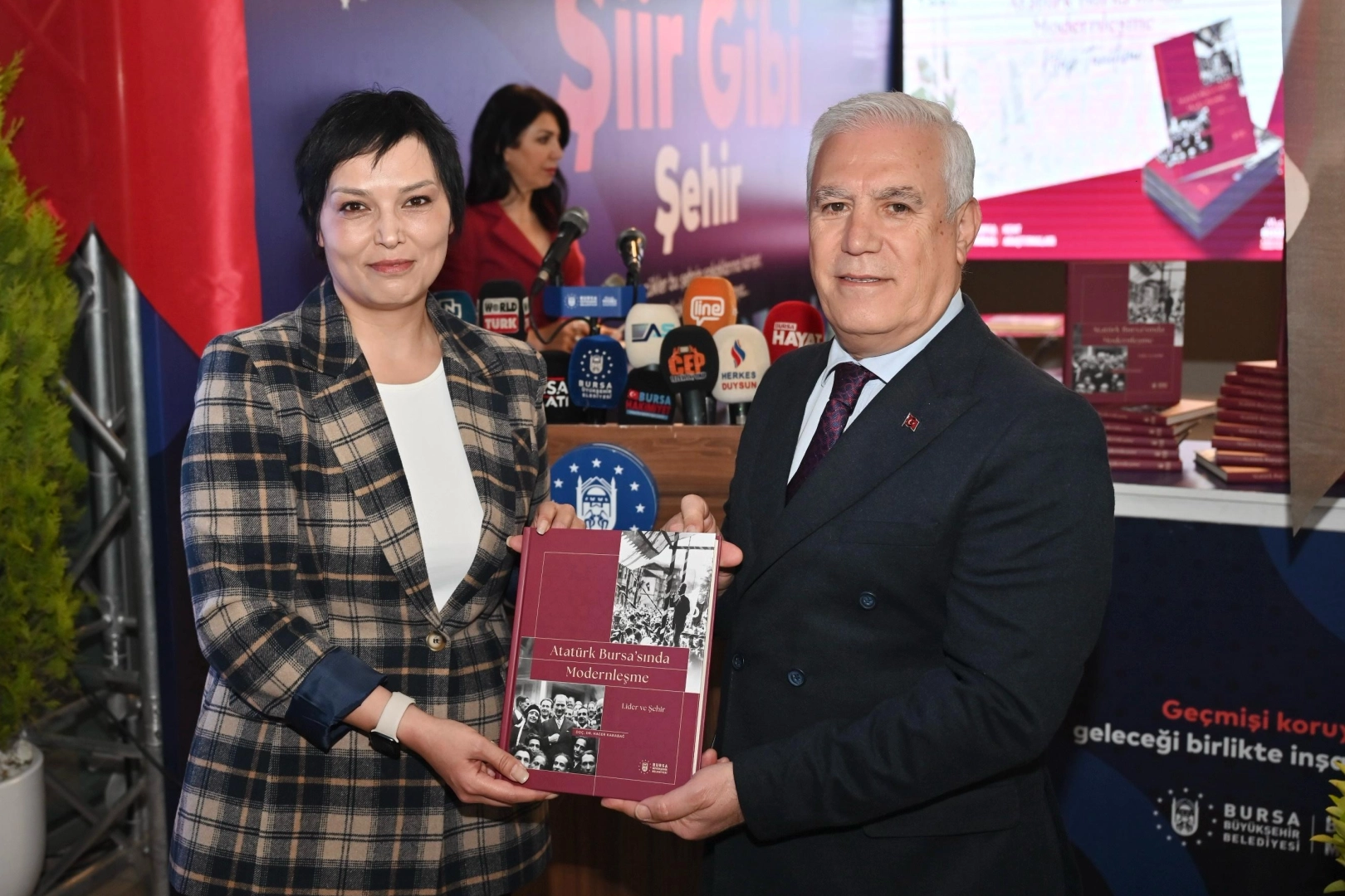 Bursa kent belleğine yeni bir kaynak daha... Atatürk Bursa’sında Modernleşme... 